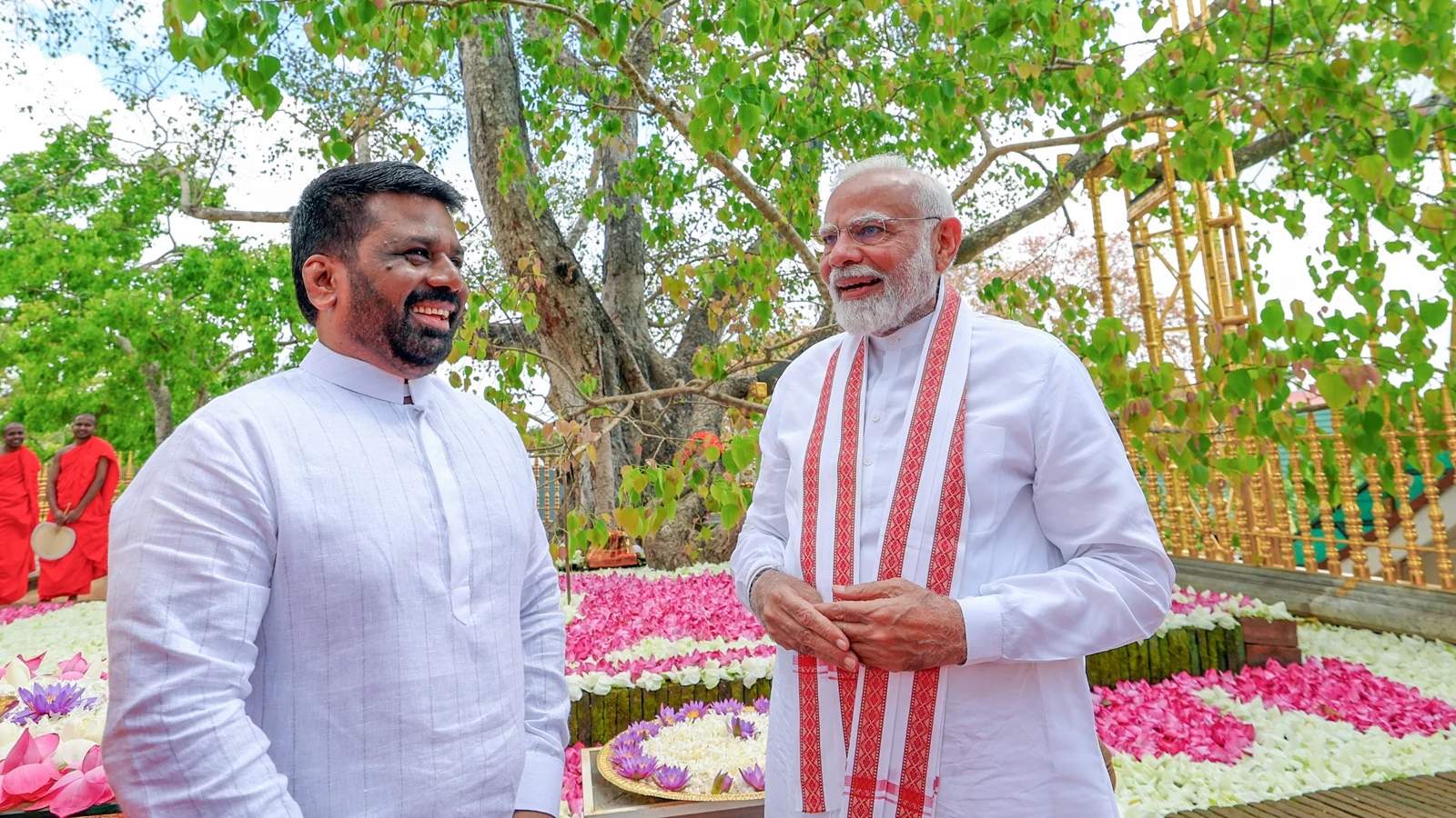 img-PM Modi Visits Jaya Sri Maha Bodhi Tree in Anuradhapura, Sri Lanka