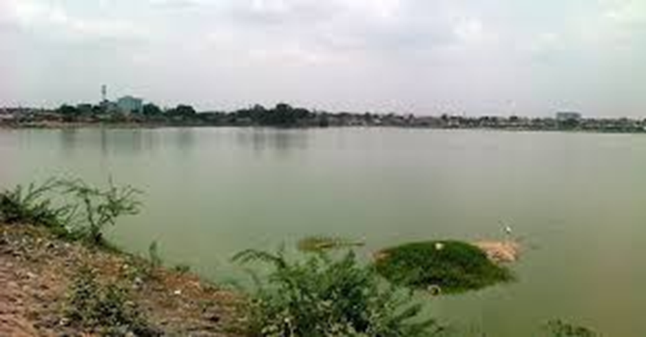 About Chandola Lake: